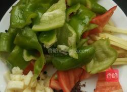 青椒炒鸡的做法图解2