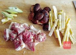 香菇竹笋烧鸭子的做法图解1