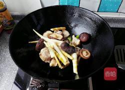 香菇竹笋烧鸭子的做法图解7