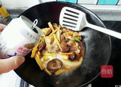 香菇竹笋烧鸭子的做法图解9