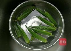 蒜蓉秋葵的做法图解1