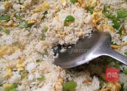 圆椒炒饭的做法图解5