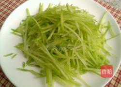 凉拌青萝卜丝的做法图解2