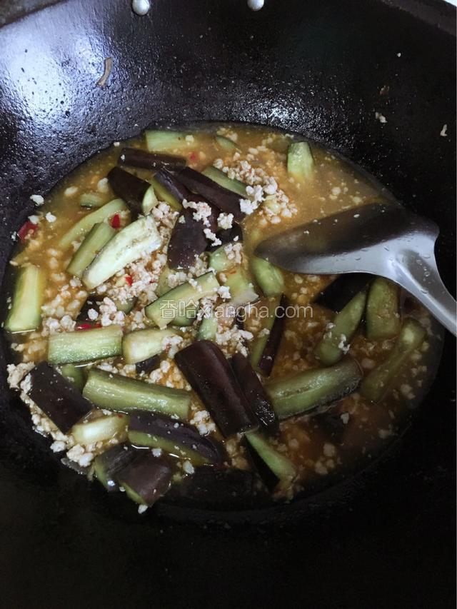 加高汤煮约5-10分钟，完全入味