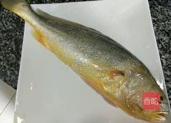 清蒸黄鱼的做法图解1
