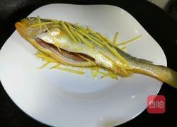 清蒸黄鱼的做法图解3