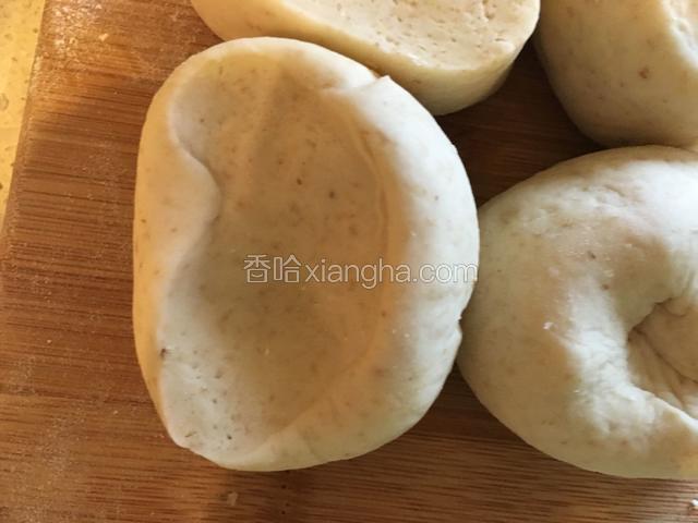 切面没有太大的气孔说明揉的差不多了。
