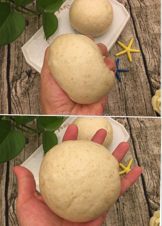 看，蒸好的麦麸馒头多喧乎！