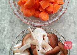 鸡腿肉焖饭的做法图解2