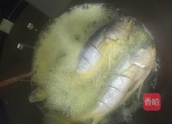 煎黄花鱼的做法图解2