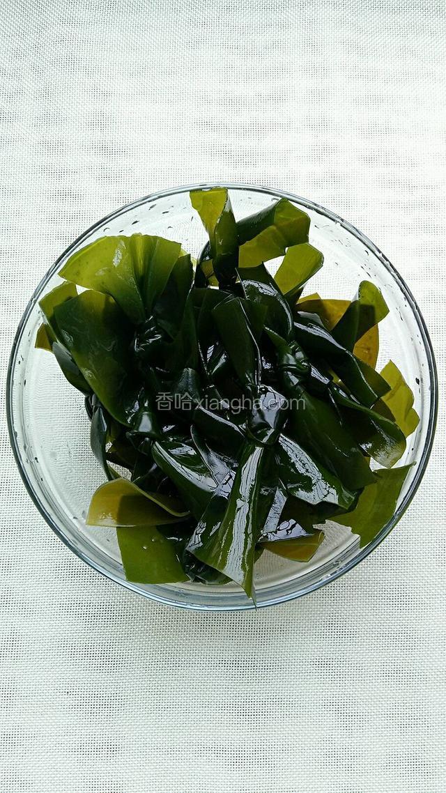 买回来的海带结清洗干净备用。