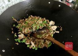 萝卜干炒五花肉的做法图解7