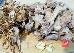 老鸭笋干煲的做法图解1