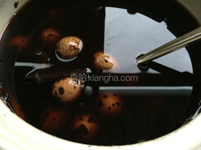 煮好后浸泡一晚上让鹌鹑蛋更入味。