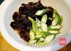 蒜蓉肉末烧秋葵木耳的做法图解3