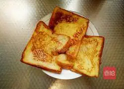 Illustration of how to make egg toast slices 7