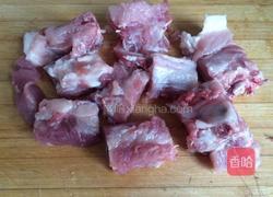醋溜排骨香菇的做法图解1