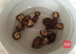 醋溜排骨香菇的做法图解3