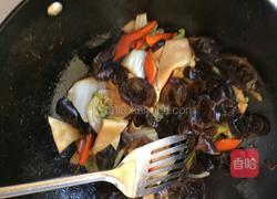 白菜炒木耳的做法图解4