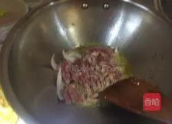 Illustration of how to make black pepper beef fillet pasta 6