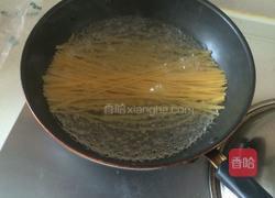 奶酪培根意面的做法图解4