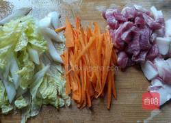 大白菜炒肉的做法图解2