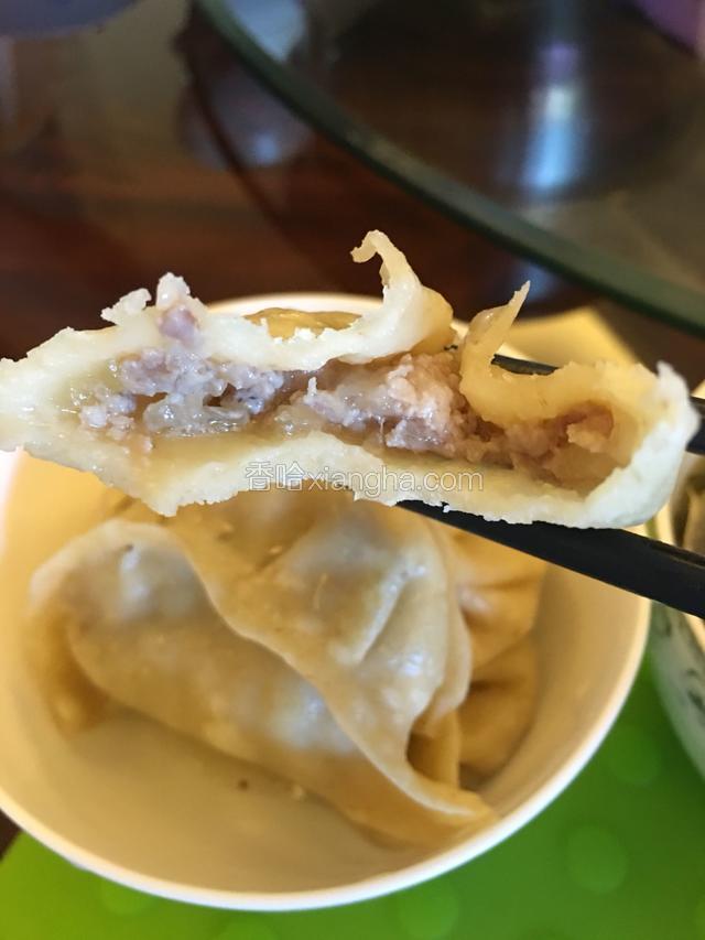 看，肉和冬瓜融到一起了，很香哦！
