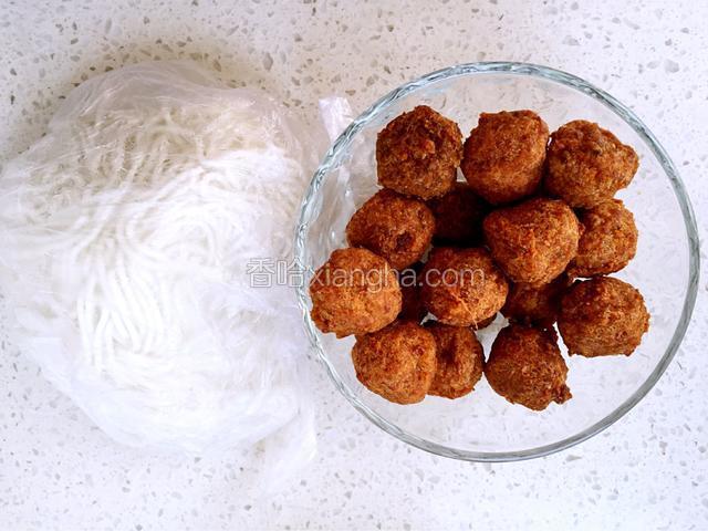 准备食材如图。