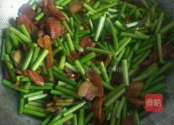 五花肉炒蒜苔的做法图解5