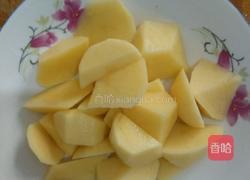 土豆炖五花肉的做法图解3