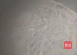 洋葱炒面的做法图解2