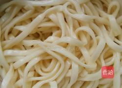 洋葱炒面的做法图解3