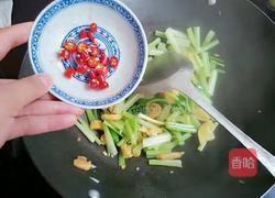 芹菜炒萝卜干的做法图解4