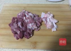 土豆焖肉的做法图解1