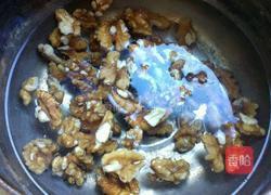 拔丝核桃的做法图解2