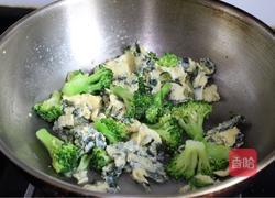 西兰花炒海苔鸡蛋的做法图解8