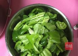 杂烩炒青椒的做法图解1