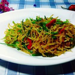 青椒小银鱼的做法[图]