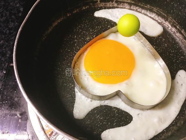 蛋白凝结后就可以起锅啦～