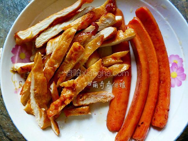 盛出，鸡肉切条。