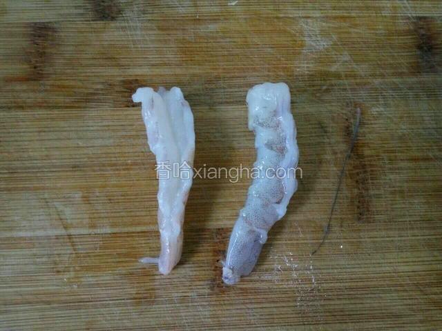 虾去壳洗净后背部划一下 去除泥肠