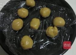 莲蓉蛋黄月饼的做法图解9