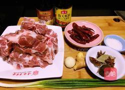 酱大骨头的做法图解1
