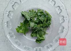 香菇炒鸡腿的做法图解3