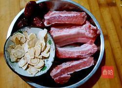 西洋参红枣炖排骨的做法图解1