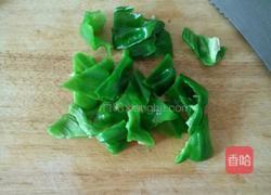 青椒土豆片炒肉的做法图解1