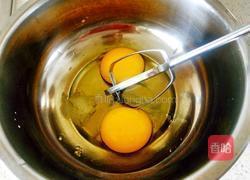 电饭煲鸡蛋羹的做法图解1
