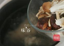 牛棒骨菌菇汤的做法图解5