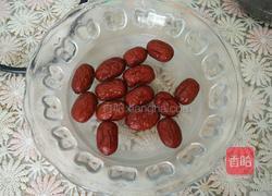 红枣煮鸡蛋的做法图解1