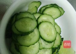 番茄黄瓜鸡蛋汤的做法图解1